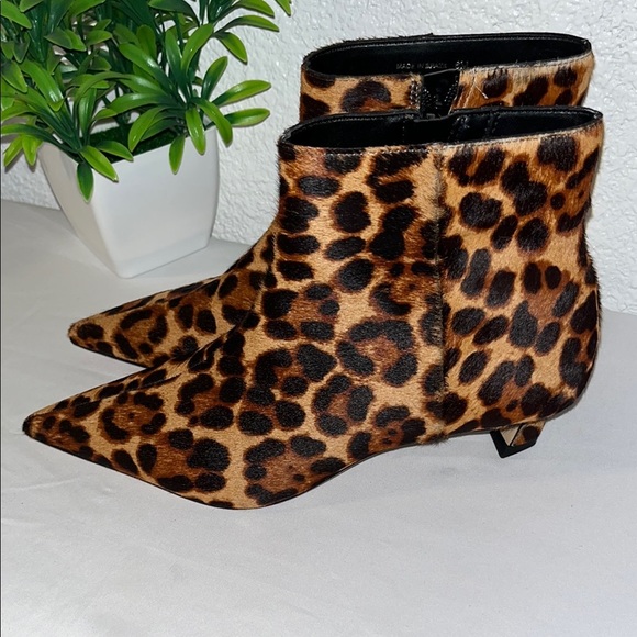 Gianni Bini Brown Ankle Boots with Sleek Design - Picture 4 of 12